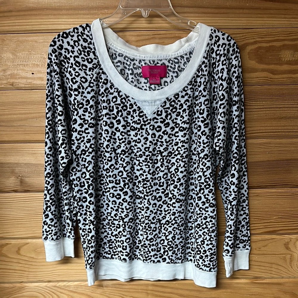 Victoria's Secret Women's SOFT Leopard Print Long Sleeve Top Size M